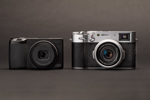 Ricoh_GRIIIx_vs_Fujifilm_X100V_side-by-side