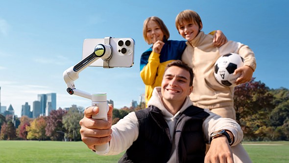 Insta360-Flow-2-Pro Family-Soccer