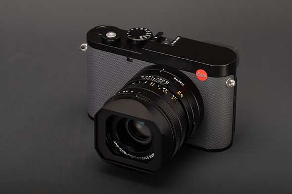 Leica Q3 43 3qtr