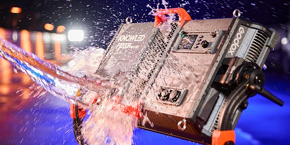 Godox-p1200r-splashed-with-water