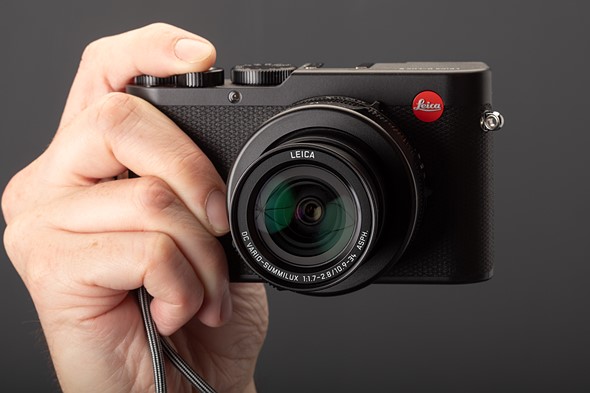 Leica D-Lux-8 in-hand fr