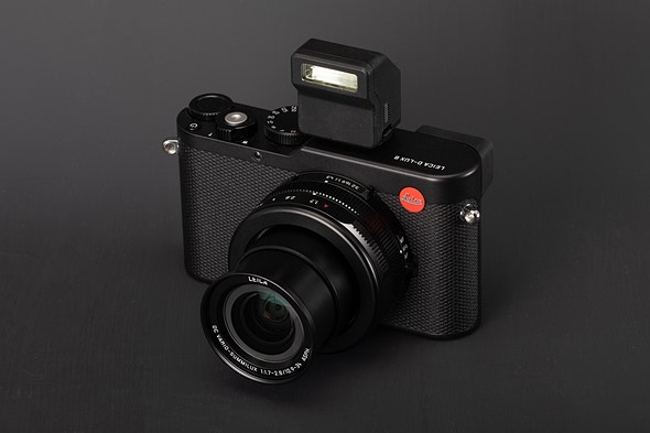 Leica D-Lux8 flash