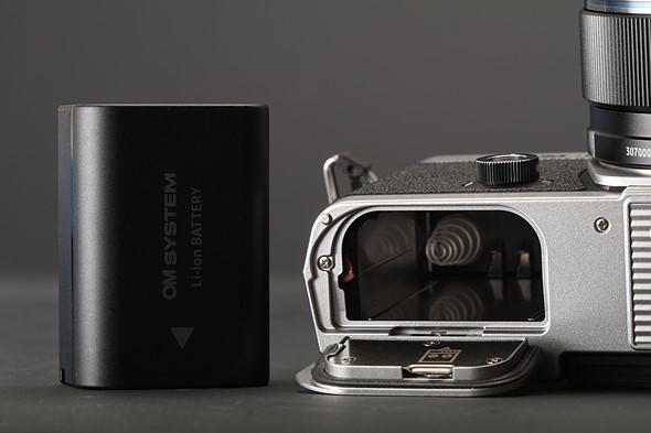 OM-3-Battery-and-battery-door