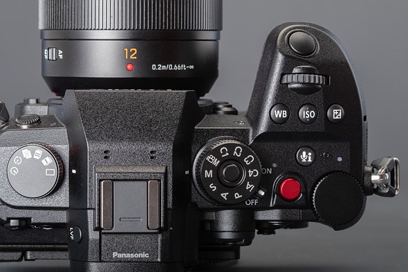 Panasonic GH7 top plate