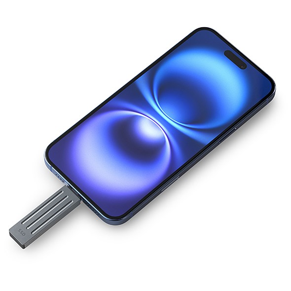 Seagate-ultra-compact-ssd-with-iphone