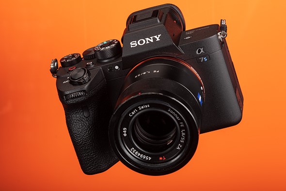 Sony-a7s-iii-on-orange-background
