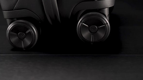 peak-design-roller-bag-tease