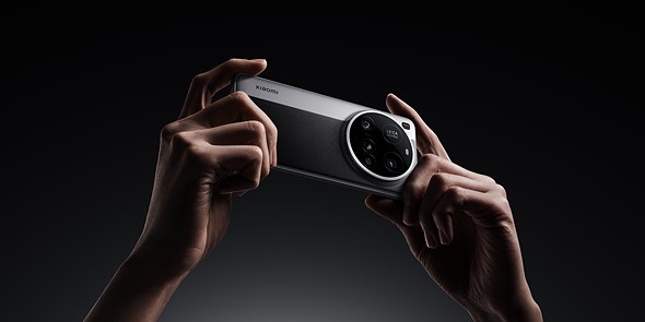 xiaomi-15-ultra-smartphone-in-hand