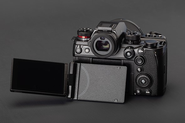 Panasonic Lumix DC-S1RII rear screen