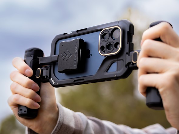 prograde-digital-mobile-card-reader-in-use