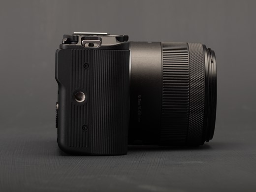 EOS R50 V side tripod mount