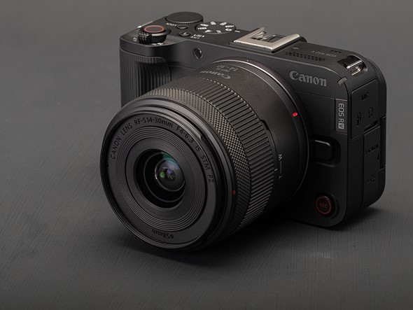 EOS R50 V three quarter shot