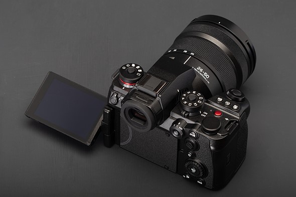 Panasonic Lumix DC-S1II rear screen