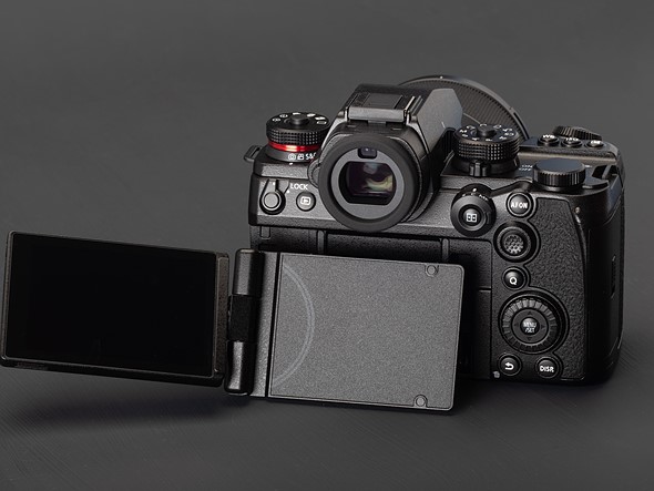 Panasonic Lumix DC-S1RII rear screen