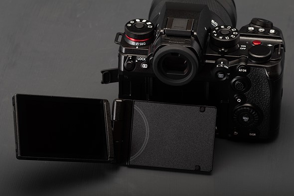 S1IIE flip out screen