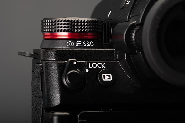 S1IIE lock video stills mode switch