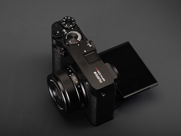 Fujifilm GFX100RF diagonal view rear screen