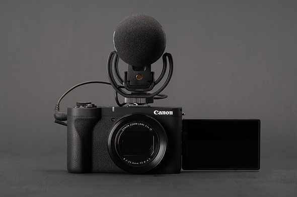 PowerShot V1 Front Screen Flipped out with microphone