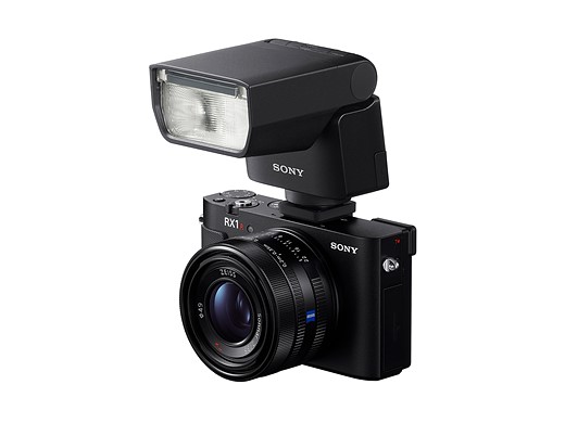 Sony RX1R-III with HLV-F28RMA flash mounted