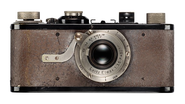 the Leica I 1925 Elmax placed against a white background
