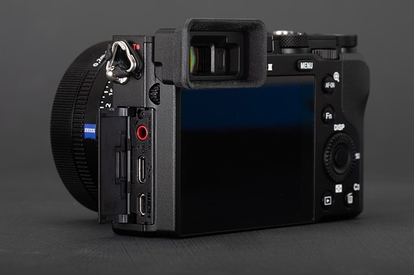 Sony RX1R III ports mic usb hdmi