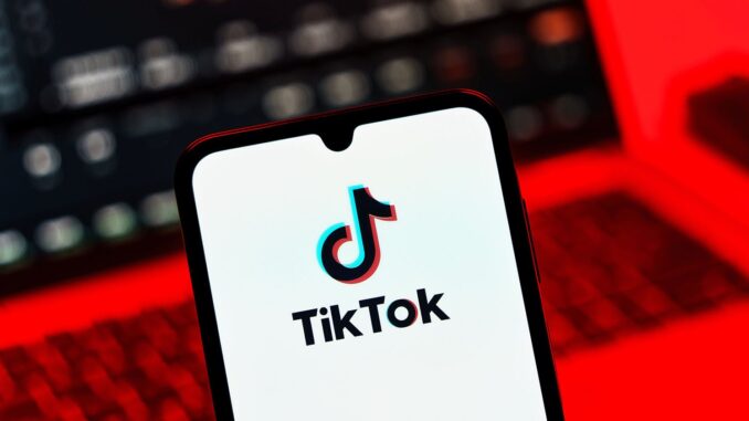 tiktok-free-photoshop-scam-featured
