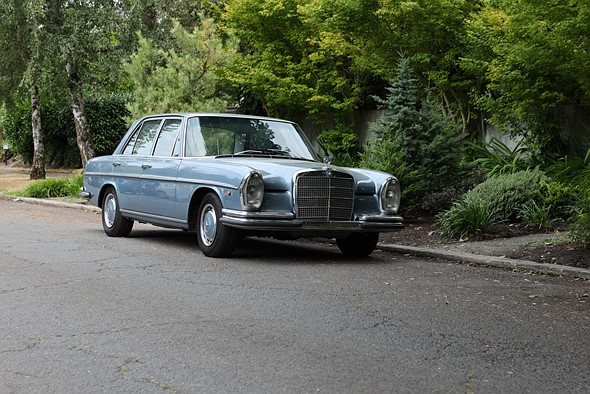 A classic Mercedes image upscaled in the EOSR5II