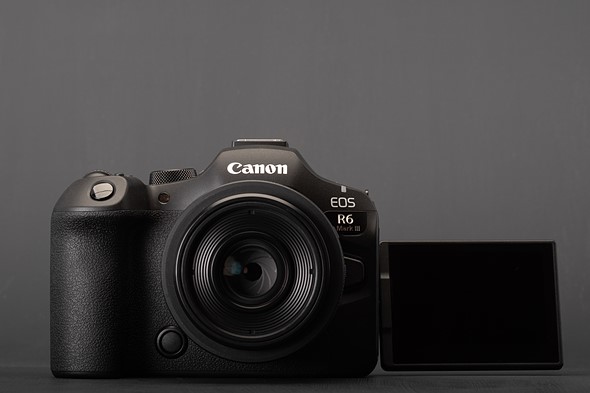Canon eos r6 iii front screen flipped