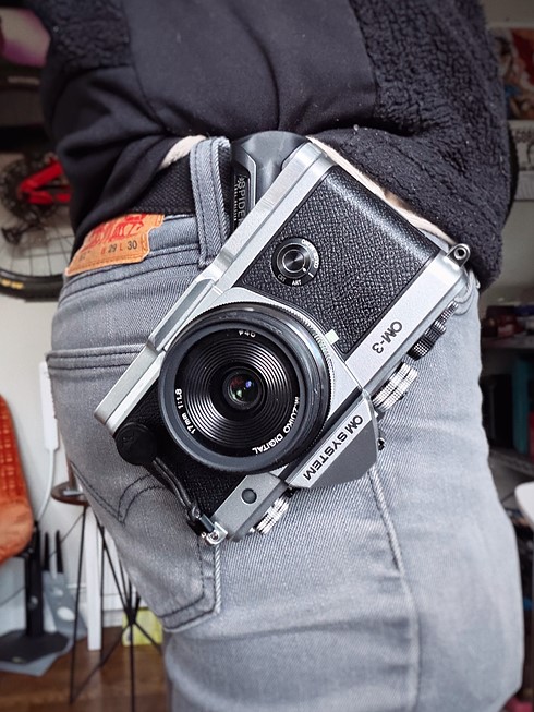 sambennett-om3-camera-holster-jean-pocket