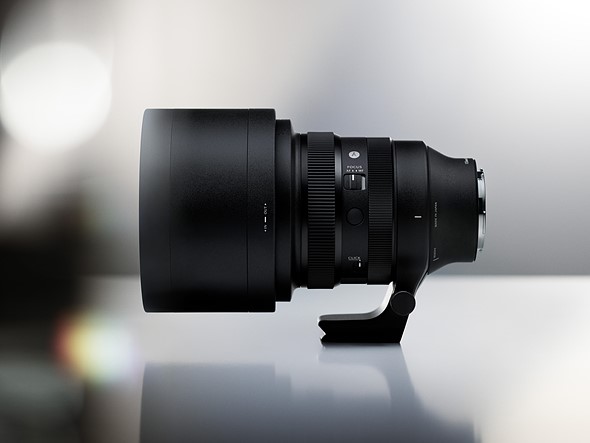 sigma 135mm f1p4 on dazzling gray background