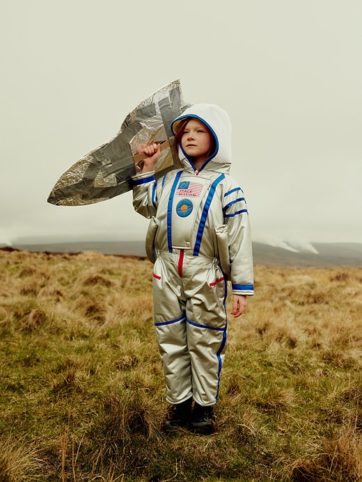 Neil-Bedford-Neil Bedford Is-There Instagram-On-Mars Portrait-of-Britain-vol.8-Shortlist