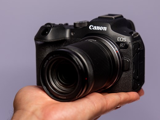 canon eos r7 in hand