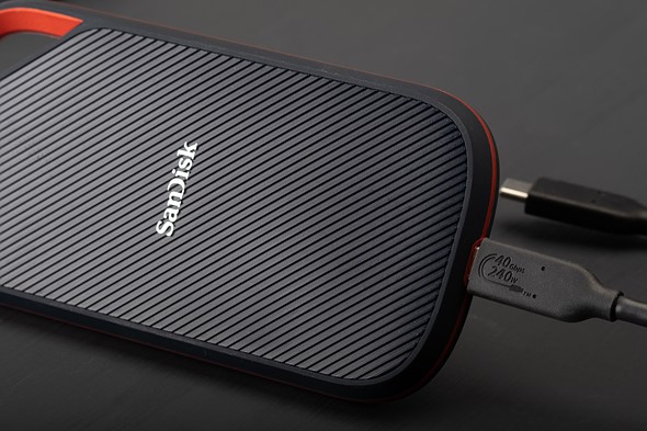 ssd with cable labeled 40gbps 240w