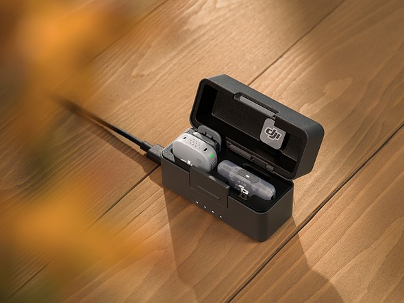 DJI-Mic-Mini-2 Phone-Charging-Case-In-Transimission 