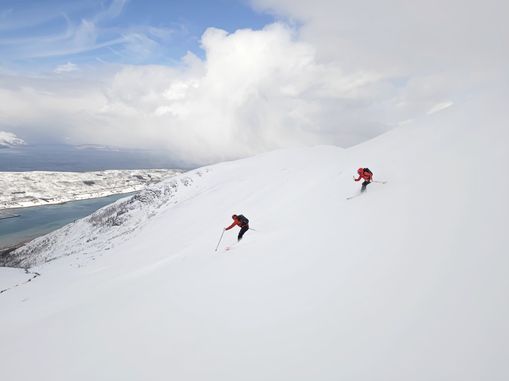 A dynamic landscape frame tracking two separate skiers.