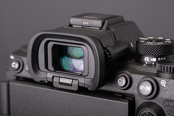 sony a7rvi evf three quarters