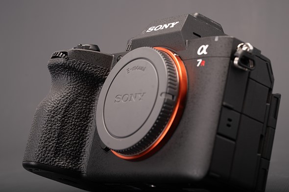 sony a7rvi revised grip