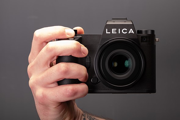 leica sl3 p in hand front