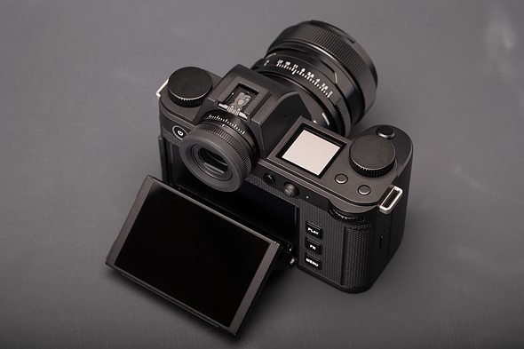 leica sl3 p rear display folded out