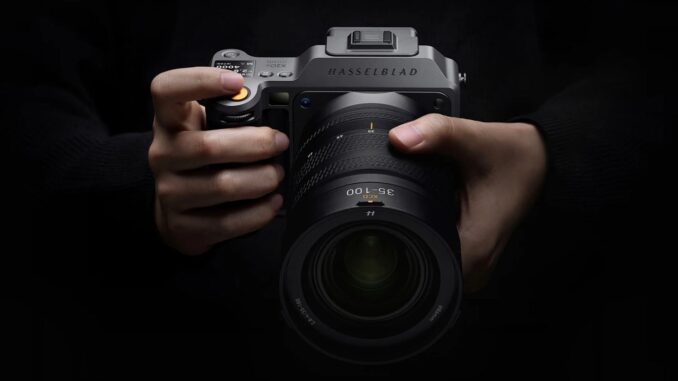 hasselblad-x2d-ii-100c-in-hand-pr